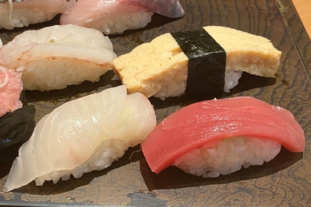 寿司を食べる順番には決まりがある？