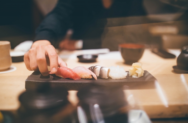 お寿司を手で食べるときのマナーと所作