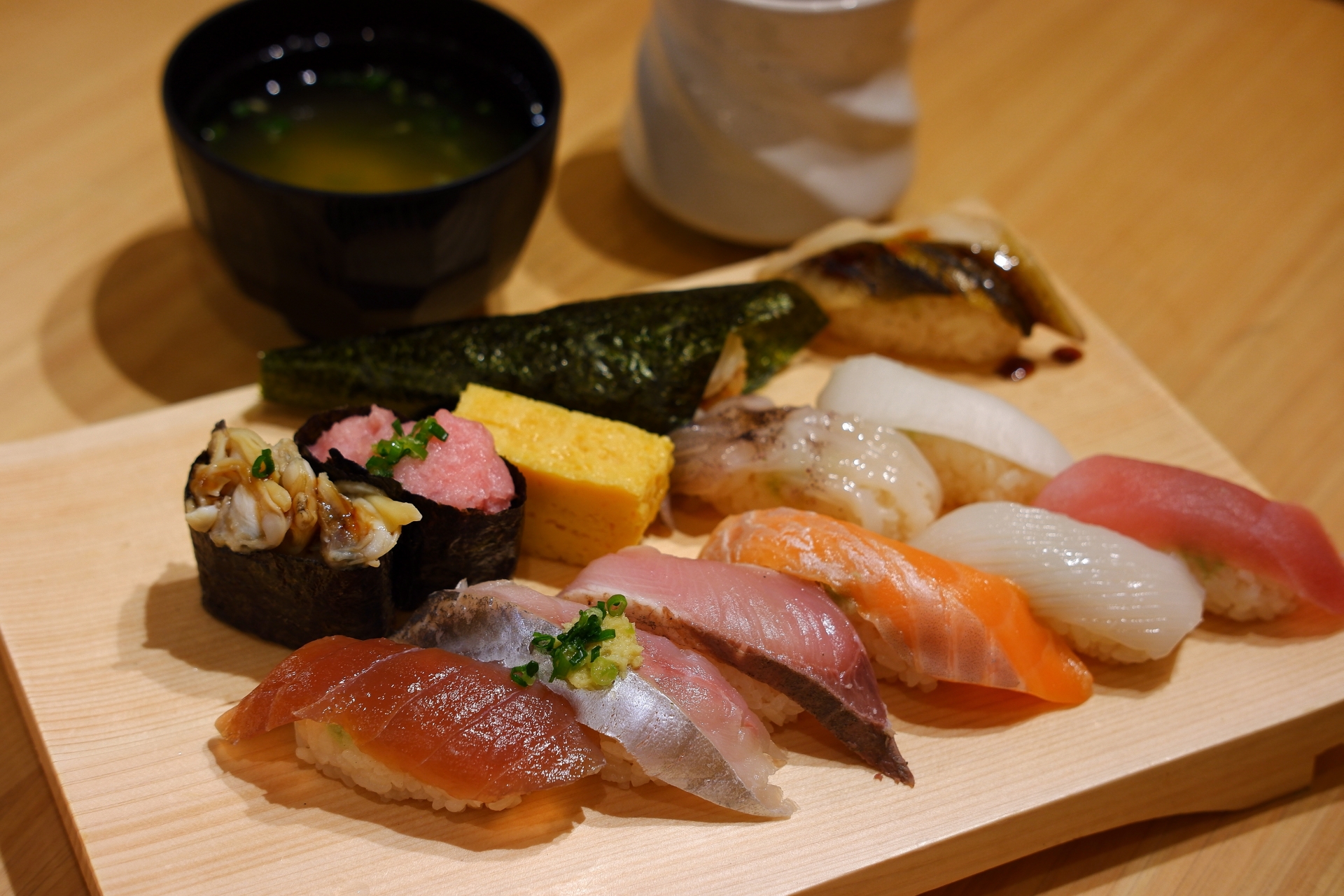 寿司屋の「あがり」とは？意味や由来、使われるお茶の種類からマナーまで解説