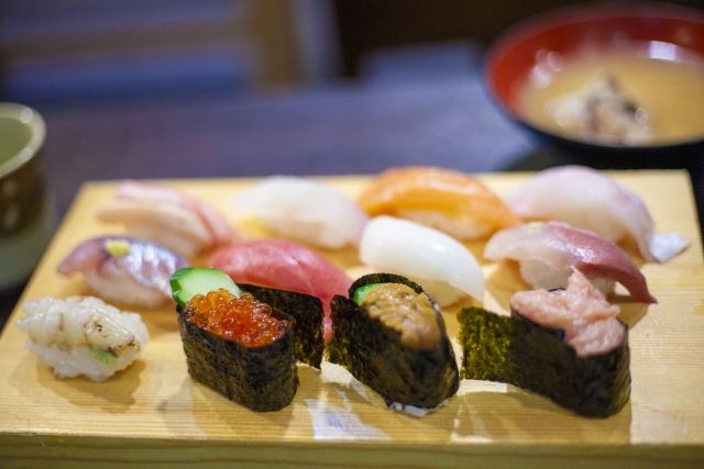 【寿司別】手で食べる食べ方のポイント