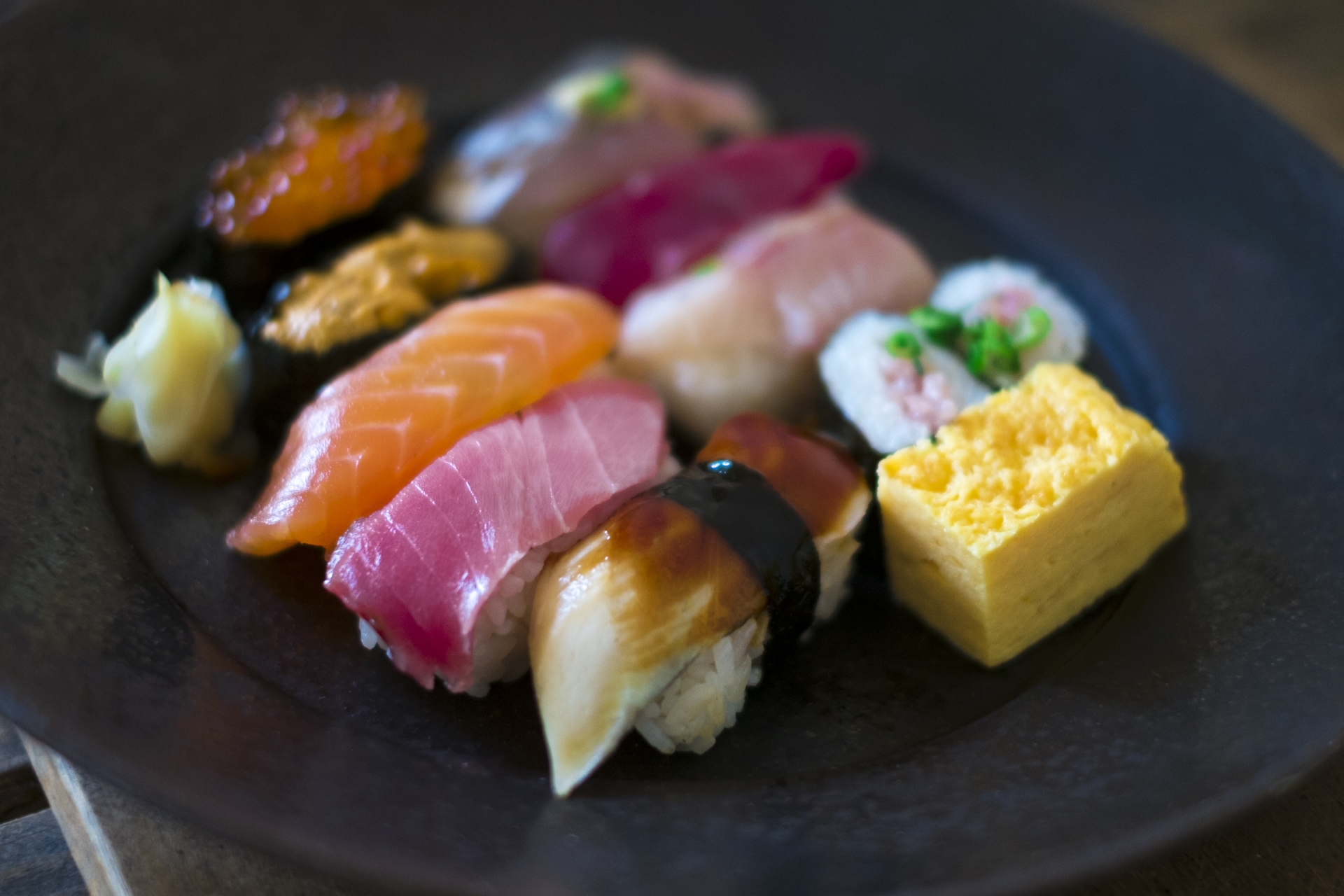 お寿司の種類を徹底解説！貝・エビ・マグロなど人気ネタの味わいを紹介