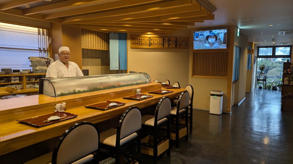 バリアフリーの店内と、心配りの空間づくり