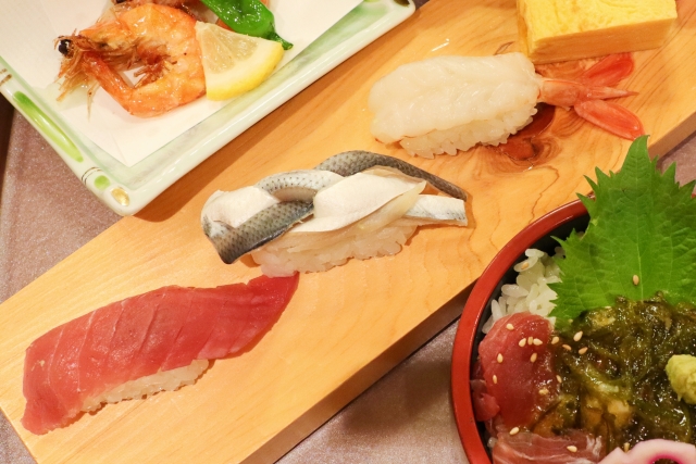 ちらし寿司・巻き寿司・手巻き寿司のカロリー比較