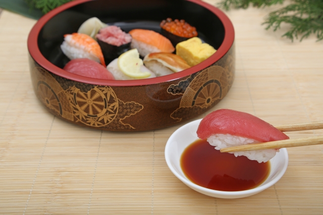 筋トレ中の食事に寿司を取り入れて、理想の体づくりを